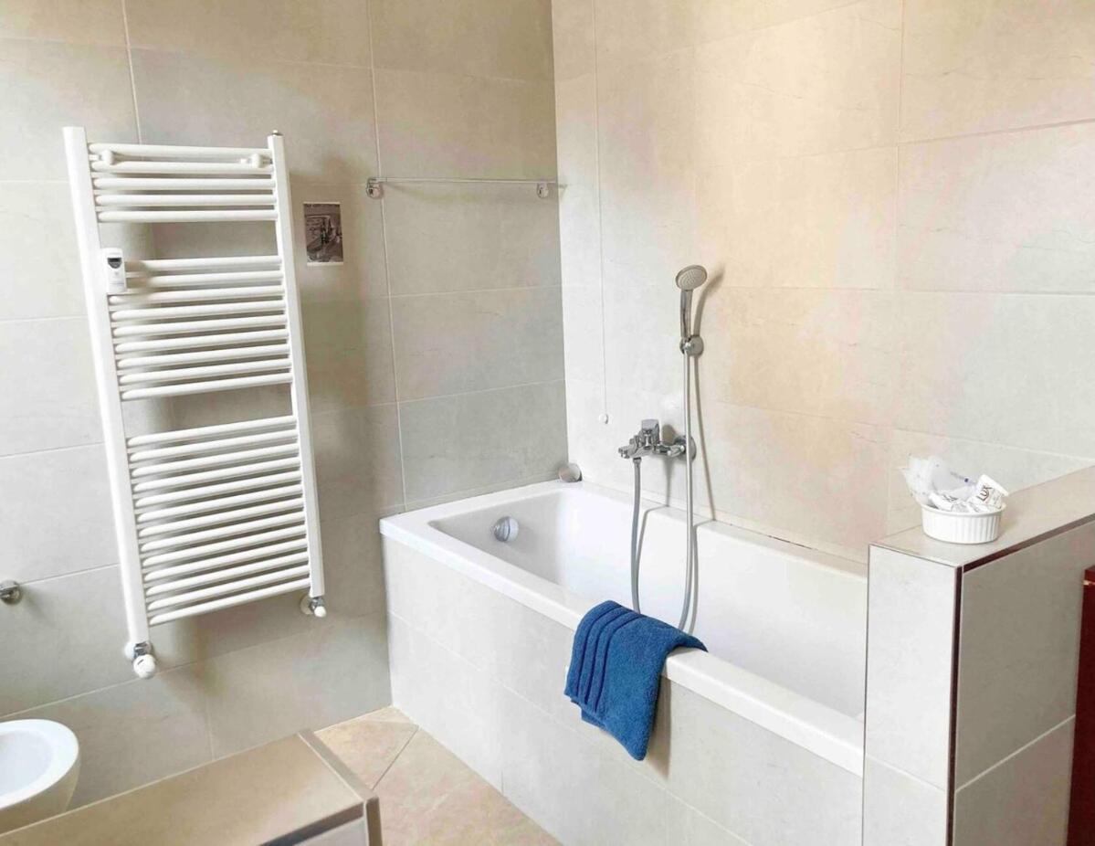 Appartement Isola Easy To Airport Bus Trains *